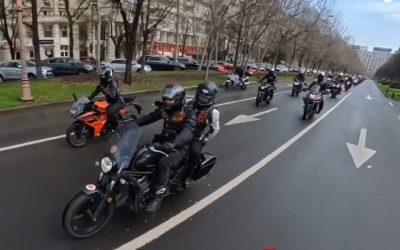 Sute de motociclişti au ieșit astăzi în centrul Bucureștiului într-o paradă a primăverii, marcând începutul sezonului pe două roți