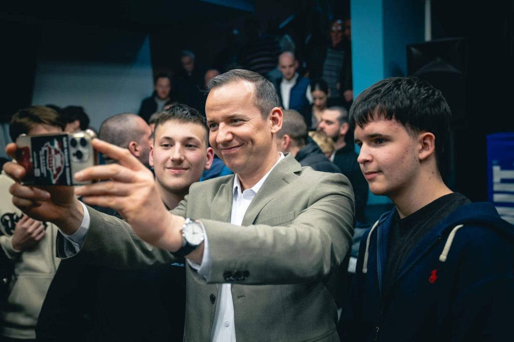 Sondajele de opinie din Ungaria prezintă o polarizare puternică, reflectând competiția acerbă dintre partidele politice majore înaintea alegerilor parlamentare