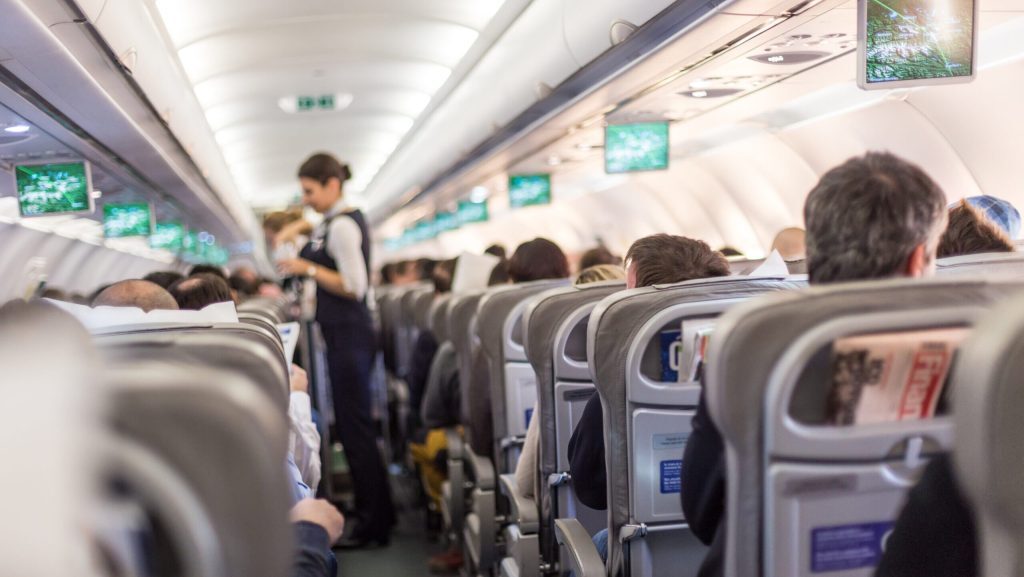 Avertisment: Criza de combustibil lovește aviația în UE. Zboruri anulate!