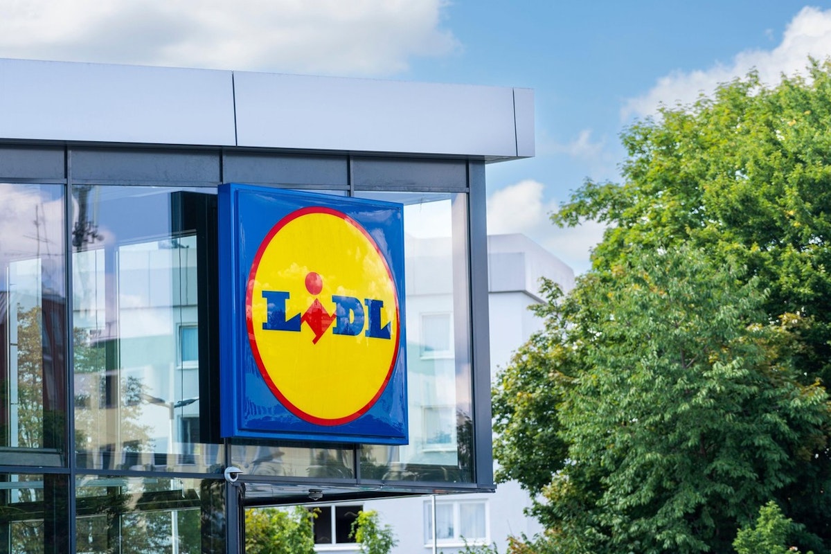 Lidl oferă un cupon de 50 de lei cadou clienților, dar cu o condiție Lanțul de magazine Lidl lansează o nouă ofertă pentru clienții săi, cu accent pe cumpărăturile pentru sărbătorile pascale