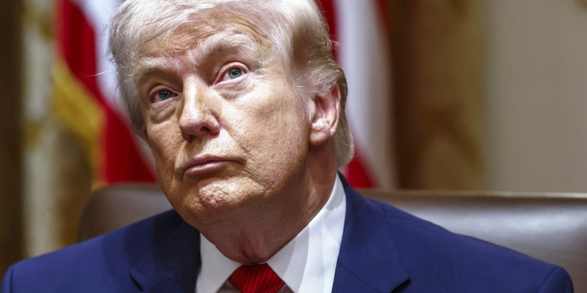 Iranul, miza Pentagonului: Poate scăpa Donald Trump de acuzațiile de crime