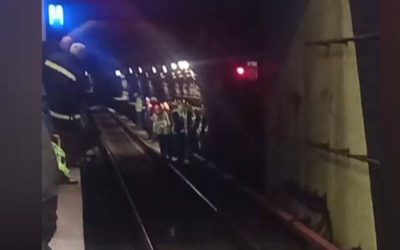 Metroul București, blocat pe M4: Trotuare prăbușite peste șine