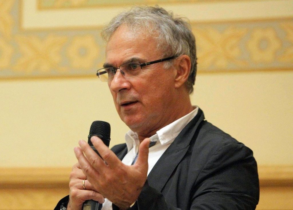 Academia Română solicită schimbarea legilor: Profesorii coordonatori, trași la răspundere pentru plagiat București – Academia Română va cere oficial Ministerului Educației modificarea legislației privind doctoratele