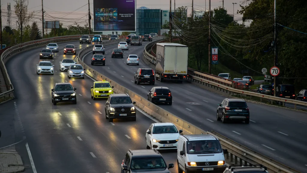 Taxele administrative pentru înmatricularea mașinii rămân comparabile cu cele din anii anteriori Taxele de bază pentru înmatricularea și înmatricularea provizorie a autovehiculelor în România rămân relativ mici comparativ cu alte costuri totale pentru proprietarii de mașini