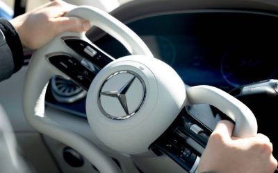 nn Mercedes Benz revoluționează experiența condusului cu un sistem de direcție steer-by-wire și un volan de tip yoke, un pas îndrăzneț spre viitorul automobilului de lux