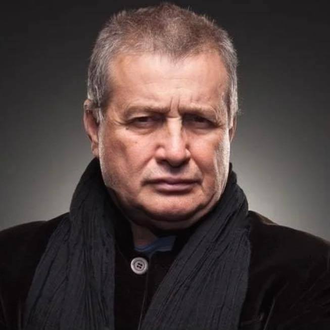 Incendiu la casa lui Mircea Dinescu în Dolj, anchetă în curs