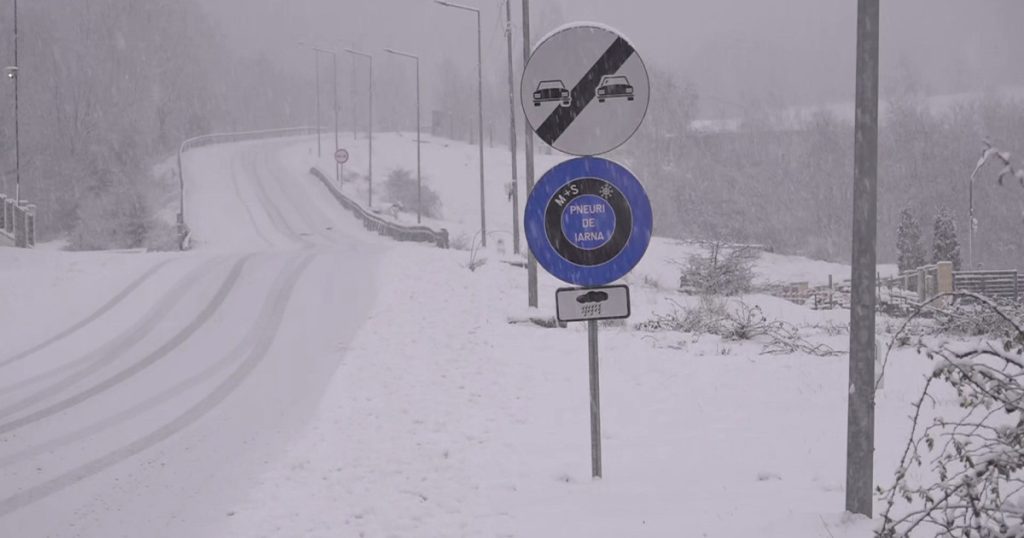 Deszăpezire intensă pe Transalpina: Drumarii intervin pe sectorul Rânca – Obârșia Lotrului