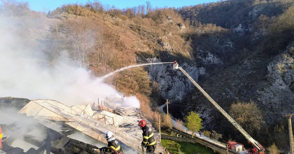 Incendiu devastator la Mănăstirea din Vâlcea: O femeie, găsită carbonizată