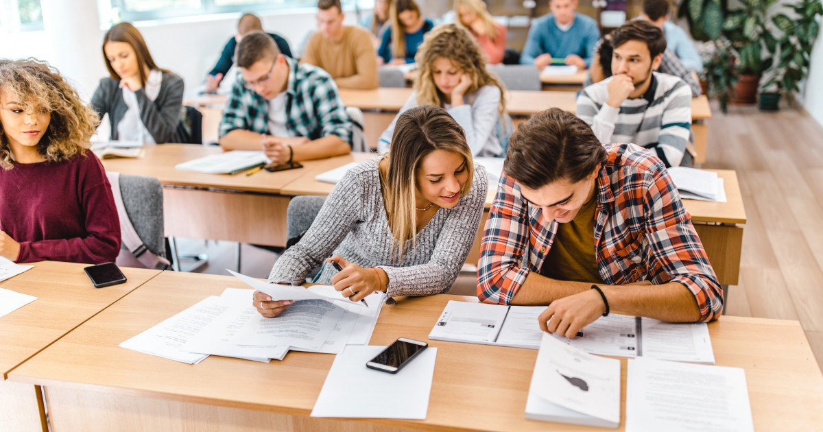 Ministerul Educației a publicat astăzi rezultatele finale ale simulării examenului de Bacalaureat 2026, după ce termenul inițial a fost depășit