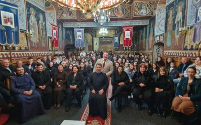 Un preot dintr-un sat din România a organizat recent o întâlnire inedită, dedicată temei adicțiilor, la care a reunit psiholog și tineri pentru a discuta despre un subiect dificil, însă tot mai prezent în rândul generației tinere