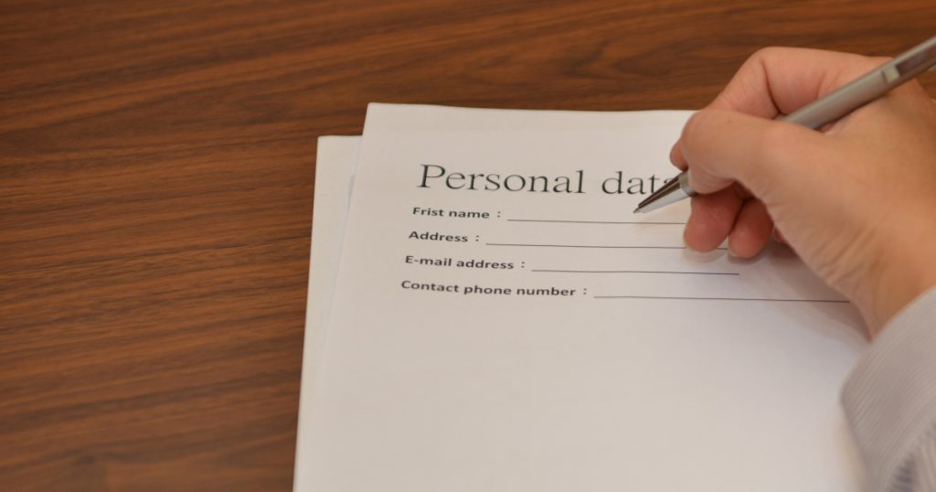 Ce greșeală fac românii la „First Name” și „Last Name”? Atenție la formulare!