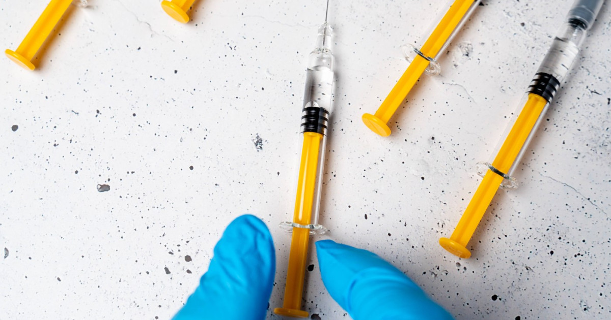 Polonia va trebui să distrugă aproximativ 64 de milioane de doze de vaccin anti-COVID, după o hotărâre judecătorească a Tribunalului de primă instanță de la Bruxelles, care a obligat Varșovia să accepte și să plătească peste 5,6 miliarde de zloți (aproximativ 1,3 miliarde de euro) pentru vaccinurile refuzate anterior