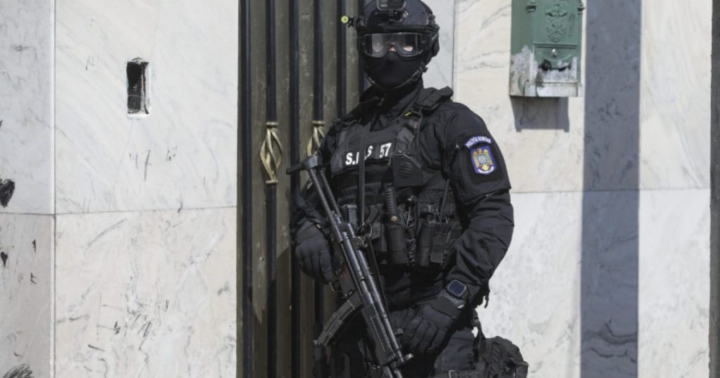 Percheziții-fulger în București și Ilfov: Mafia auto, lovită dur! 15 mașini de lux, cu acte false