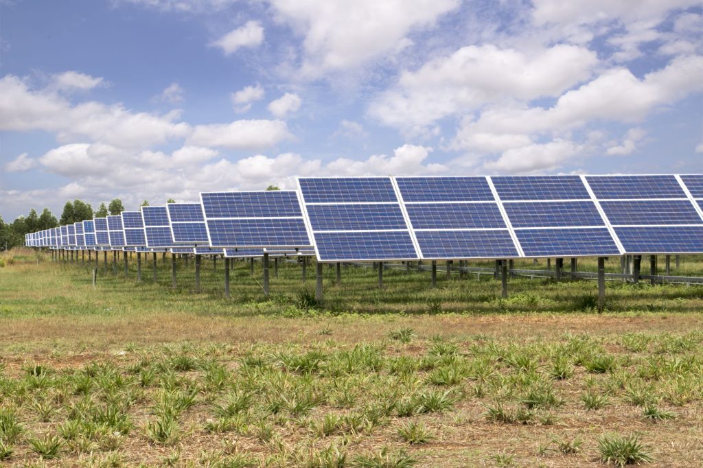 Compania austriacă Kraftfeld Energy atrage un investitor strategic pentru proiecte de peste 1 GW în România Compania austriacă Kraftfeld Energy, specializată în dezvoltarea proiectelor de energie regenerabilă, a anunțat recent atragerea unui investitor strategic pentru un proiect hibrid de 126 MW/200 MWh în România