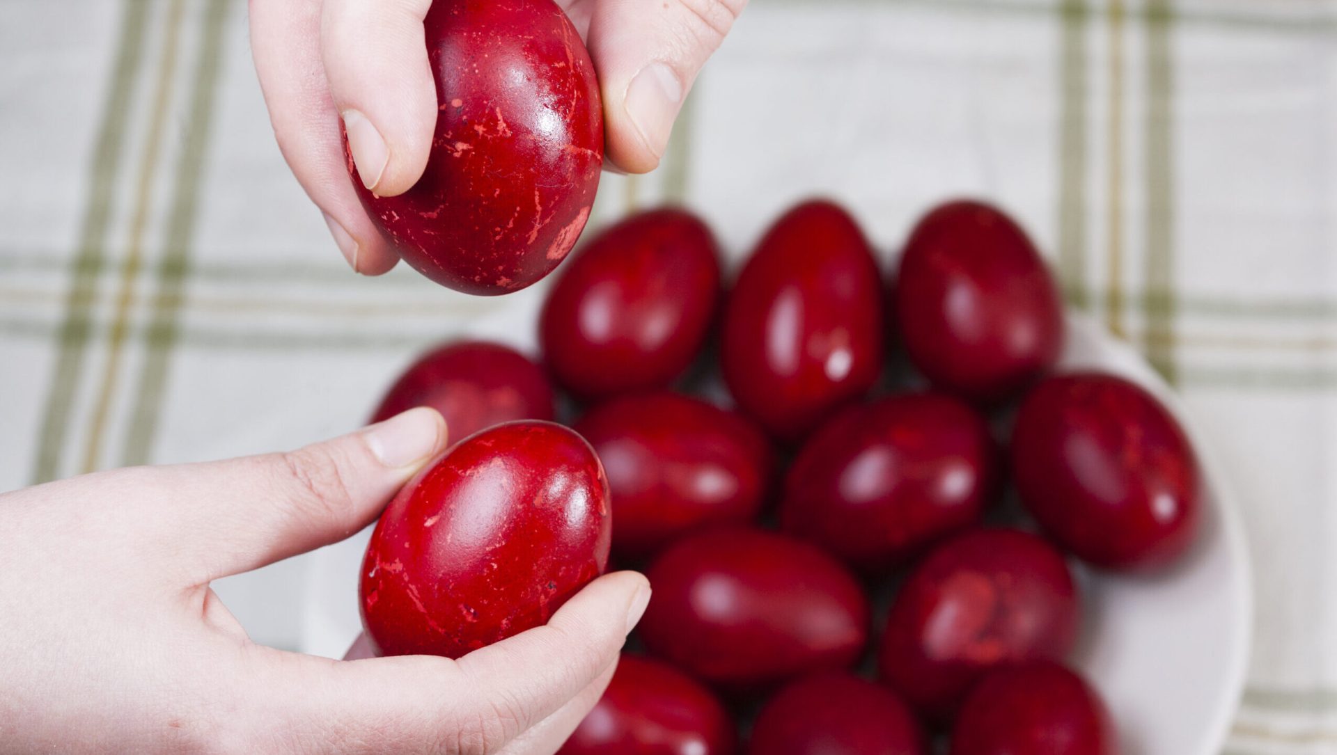 Doar 20% dintre români intenționează să facă mai multe cumpărături de Paște decât de obicei, potrivit unui studiu al Asociației CFA România