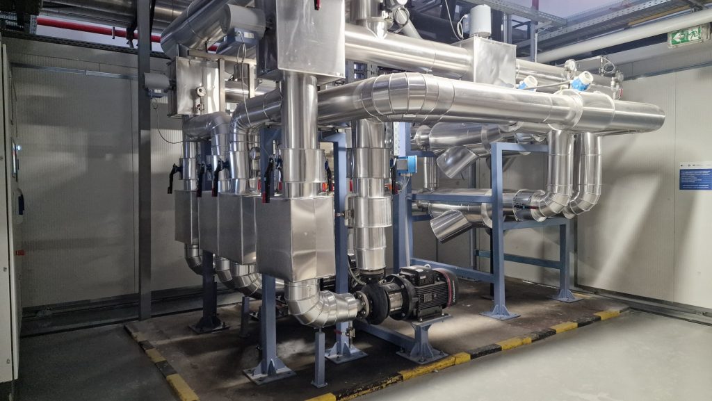 Heineken România a finalizat un proiect major de investiții în tehnologii moderne la fabricile din Craiova și Ungheni, în Mureș, accelerând tranziția către producția cu emisii reduse de carbon și un consum de energie optimizat