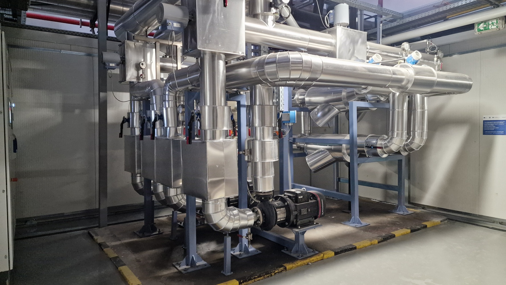 Heineken România a finalizat un proiect major de investiții în tehnologii moderne la fabricile din Craiova și Ungheni, în Mureș, accelerând tranziția către producția cu emisii reduse de carbon și un consum de energie optimizat