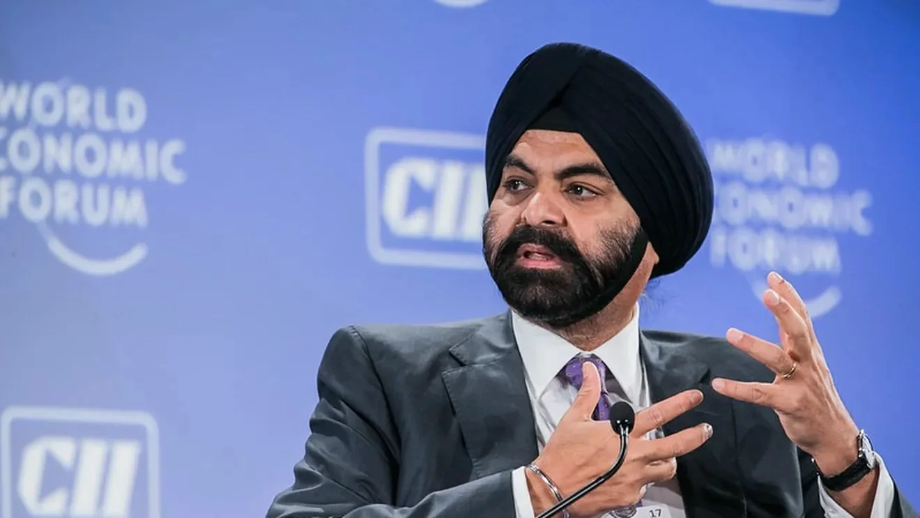 Războiul din Ucraina continuă să modeleze economia globală, iar impactul acestuia depinde crucial de doi factori majori: evoluția prețurilor la energie și durata conflictului