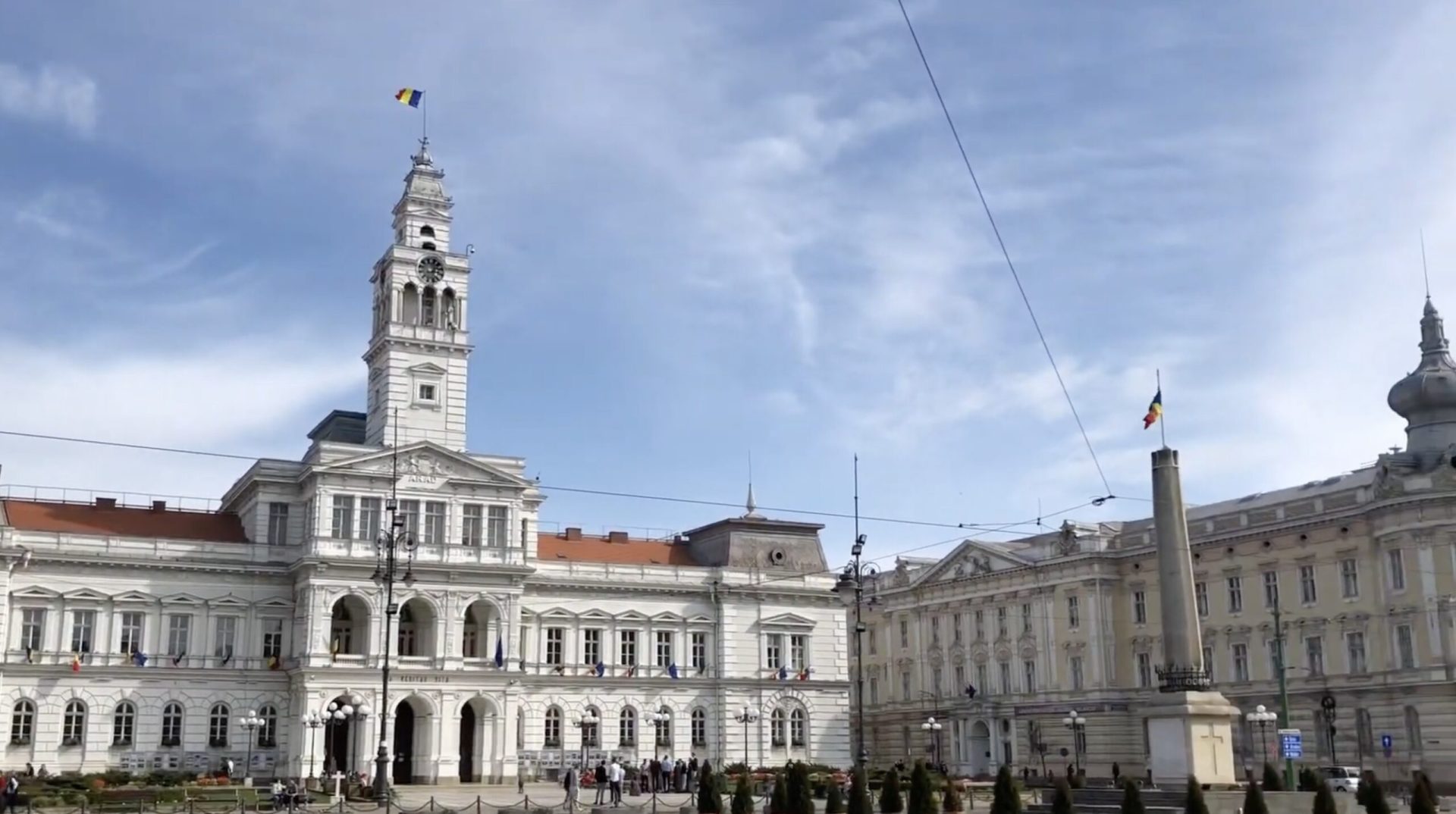 Primăria Arad nu va face disponibilizări în ciuda reducerilor bugetare Primăria Arad a anunțat oficial că nu va face disponibilizări în perioada următoare, în contextul măsurilor de reducere a cheltuielilor