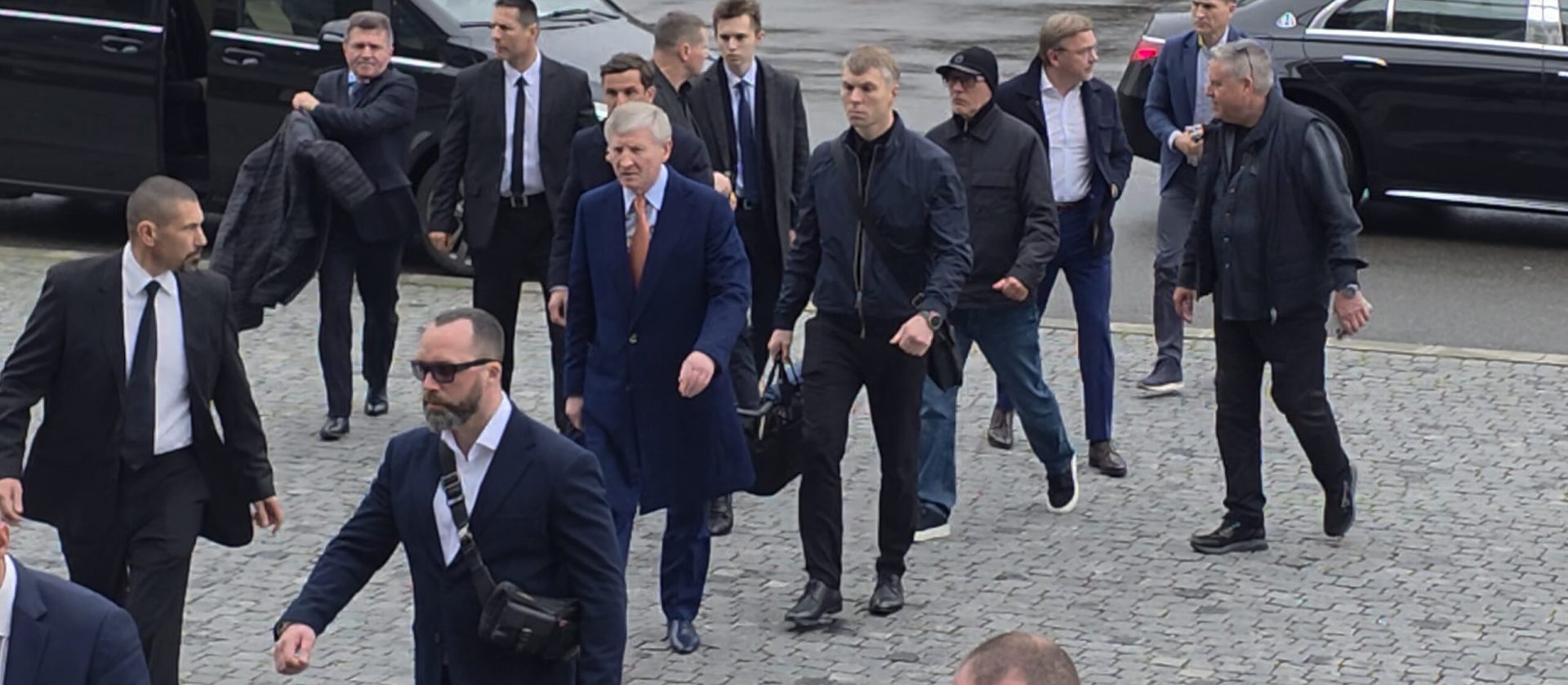 Unul dintre cei mai influenți oameni de afaceri din Europa de Est, Rinat Ahmetov, a fost prezent la București pentru a-și lua rămas bun de la Mircea Lucescu