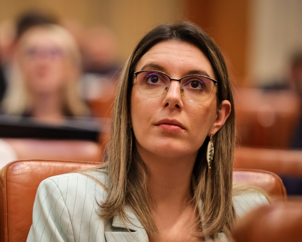 Ministra Mediului, Diana Buzoianu (USR), a anunțat public că următoarele săptămâni vor aduce adoptarea unei ordonanțe care va reglementa modul în care România primește și comercializează produse second hand