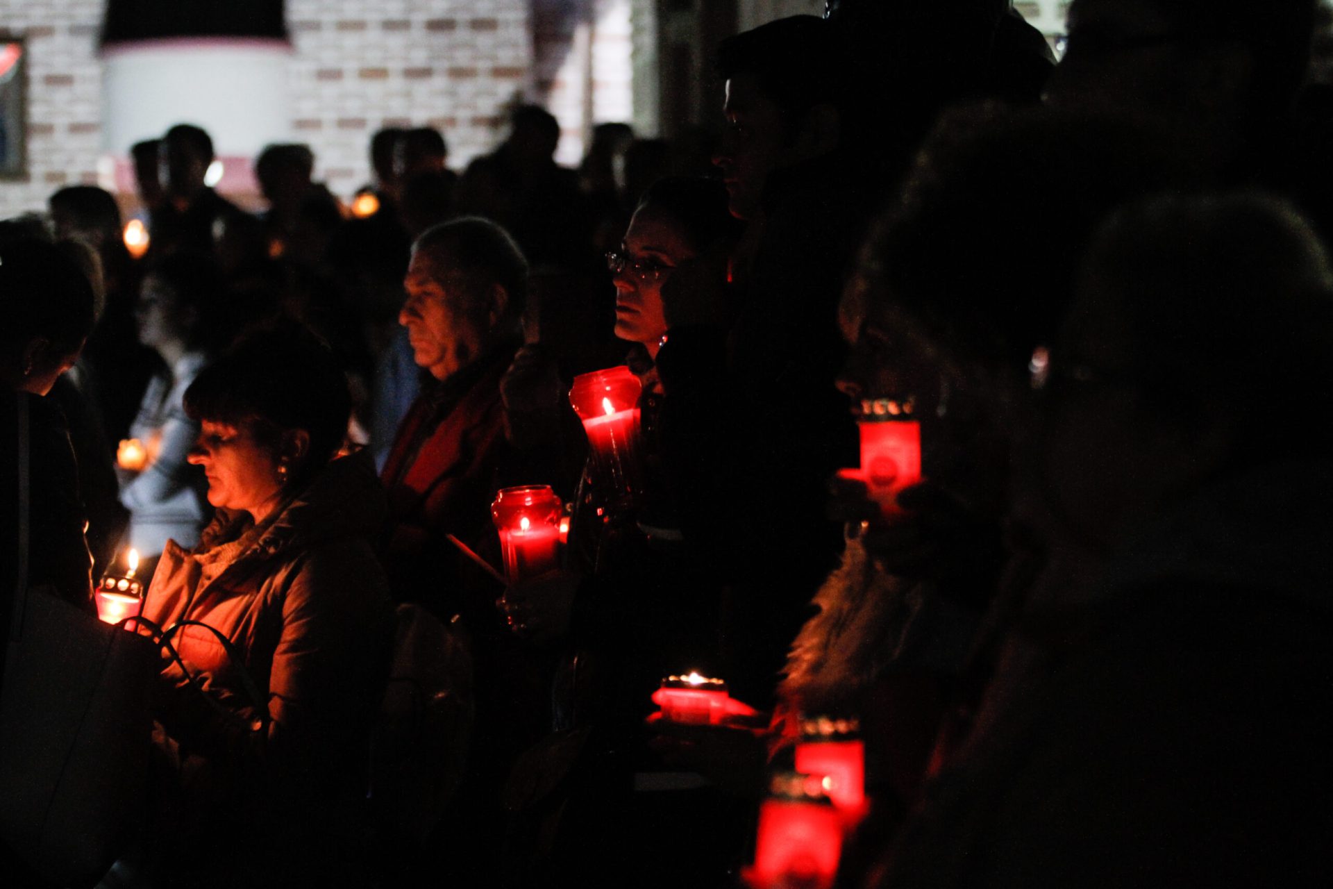 Câți români merg la slujba de Înviere anul acesta