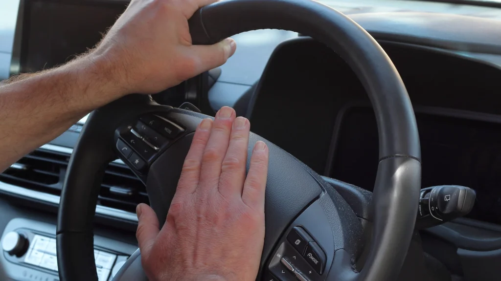 Mașinile, sub lupa UE: Pașaport digital de mediu din 2026, pentru toți!