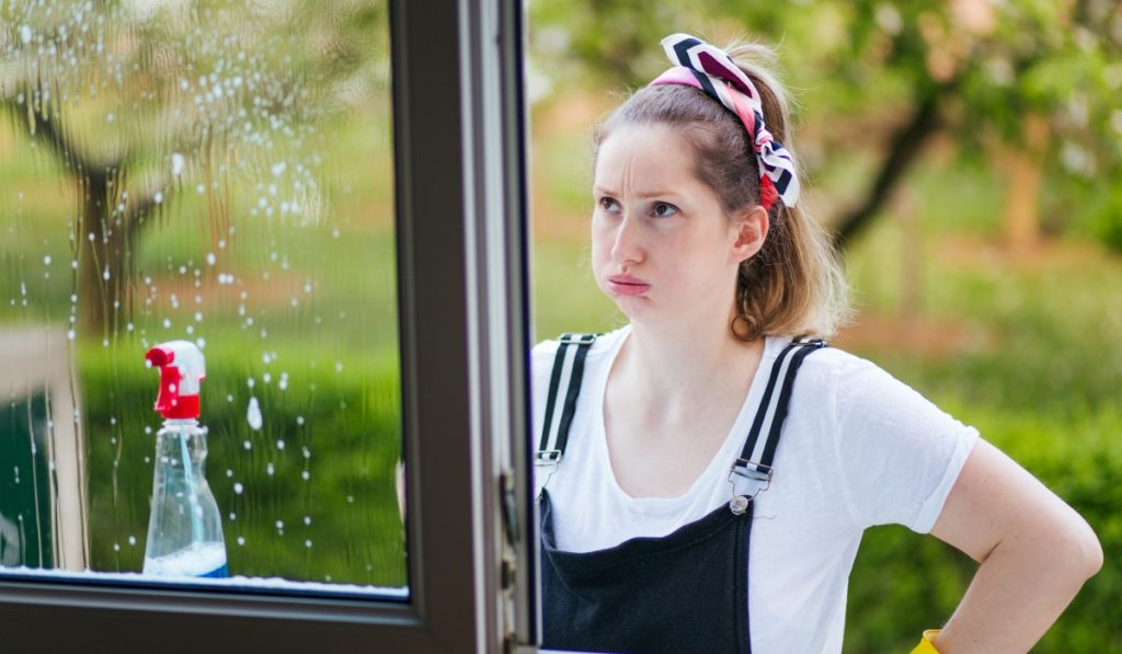 Soluție revoluționară: geamuri curate, chiar și-n ploile din România