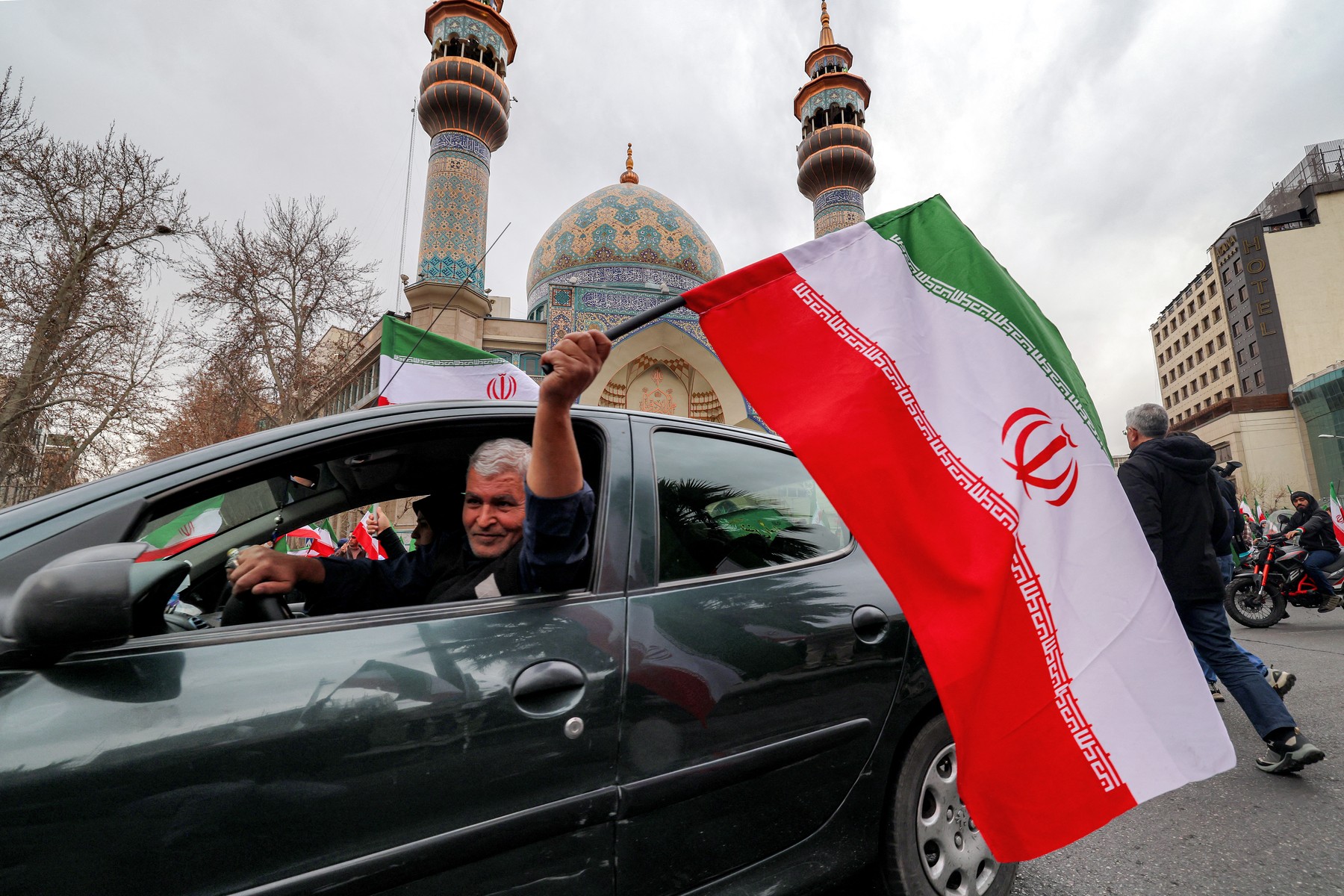 Oficialii americani și israelieni au primit luni o veste neașteptată în contextul tensiunilor crescute: Liderul Suprem MOJTABA Khamenei i-a instruit pe negociatori să facă pași către un acord, potrivit informațiilor primite de la surse apropiate