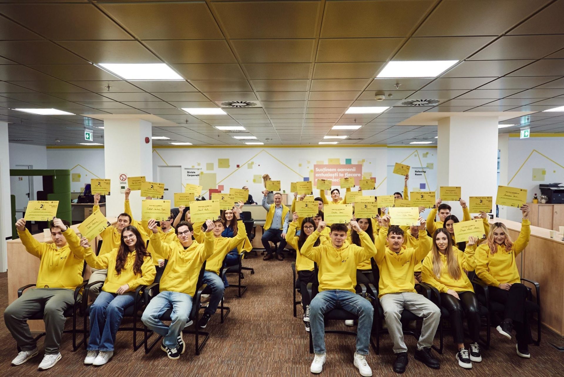 Raiffeisen Bank și studenții UBB Cluj sărbătoresc succesul Think Tank Lab, ediția a III-a Cluj-Napoca – Studenții pasionați de tehnologie și inovație din cadrul Universității Babeș–Bolyai (UBB) din Cluj-Napoca, împreună cu Raiffeisen Bank, au încheiat recent cea de-a treia ediție a programului de mentorat Think Tank Lab