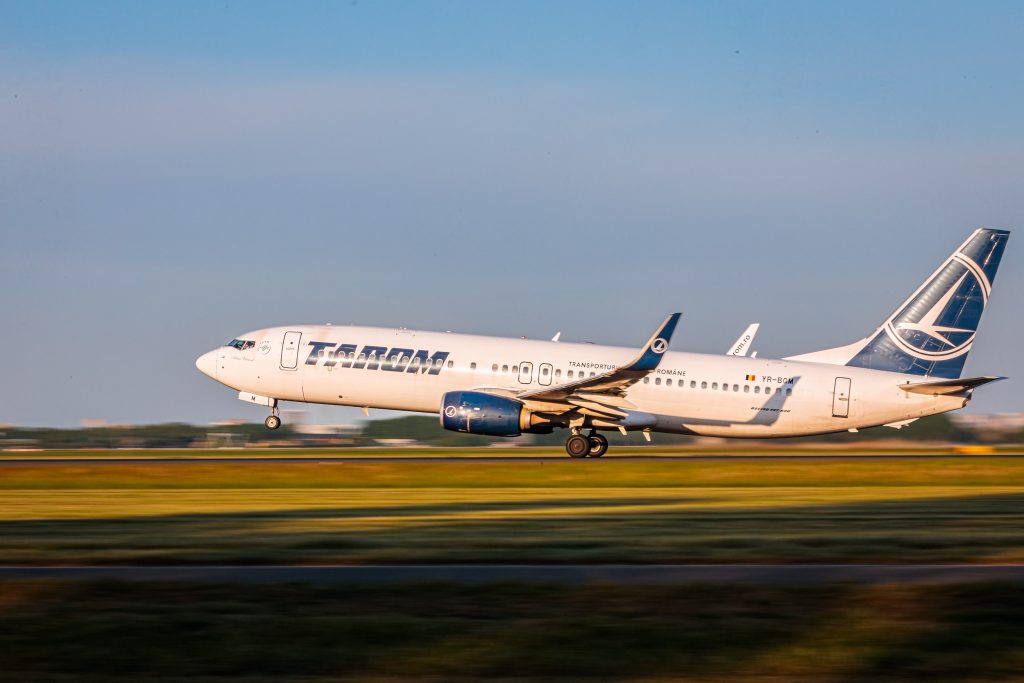 Atenție la vacanțe: TAROM majorează biletele cu 20%