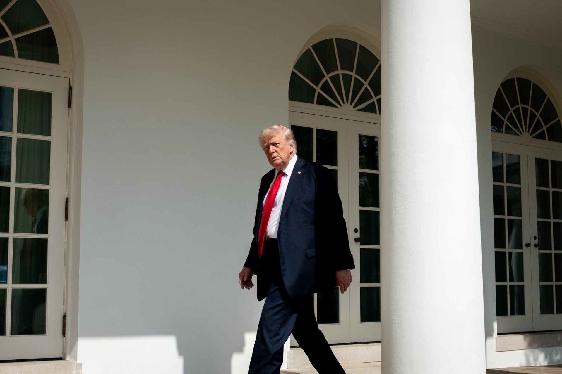 Trump: SUA vor crește traficul în strâmtoarea Hormuz