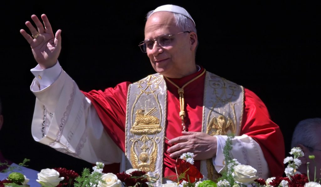 Zi istorică la Vatican: Papa Leone a rostit prima binecuvântare pascală „Urbi et Orbi” în fața a zeci de mii de credincioși Papa Leone a susținut pentru prima dată, în istoria recentă, binecuvântarea pascală „Urbi et Orbi” în Piața Sfântul Petru, în prezența a zeci de mii de credincioși veniți din toate colțurile lumii