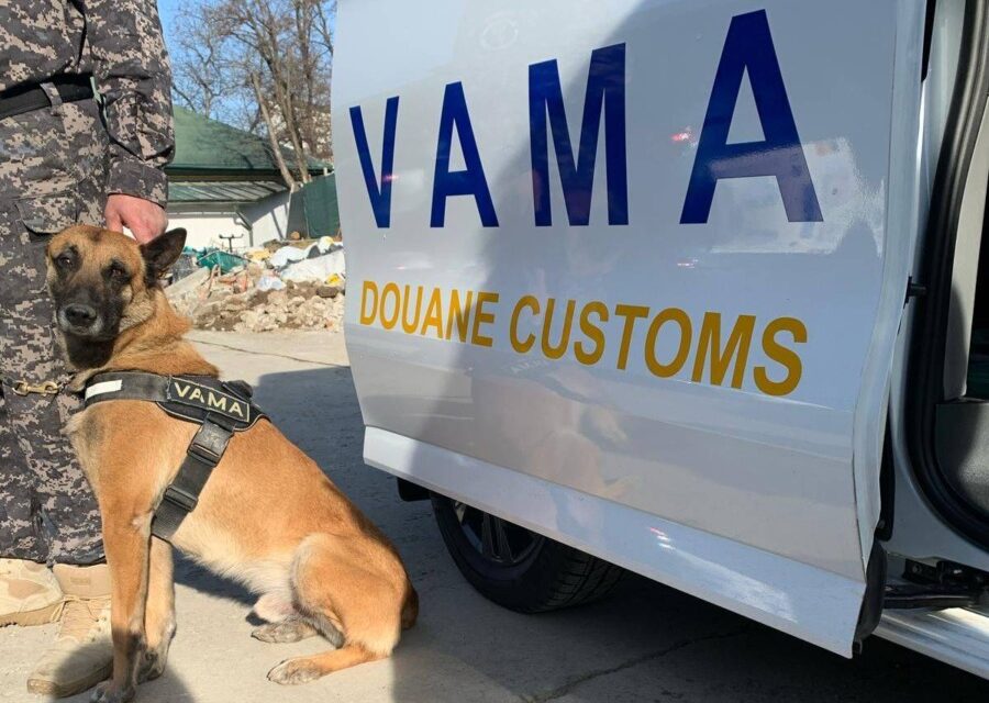 Autoritatea Vamală Română (AVR) a demarat luni, 6 aprilie 2026, o operațiune de control pe principalele rute de transport din țară, concentrată pe importurile de produse alimentare perisabile