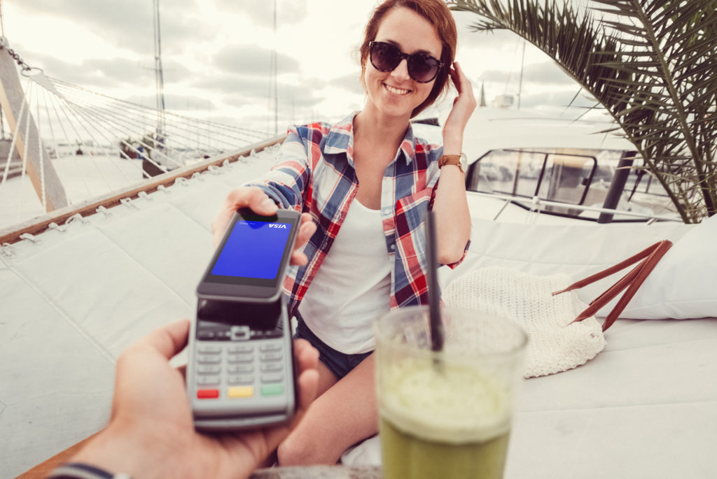 Visa deschide calea cumpărăturilor bazate pe inteligența artificială, global