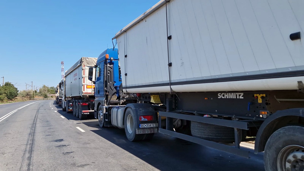 Transportatorii de mărfuri se confruntă cu dificultăți financiare crescute din cauza scumpirii continue a carburanților