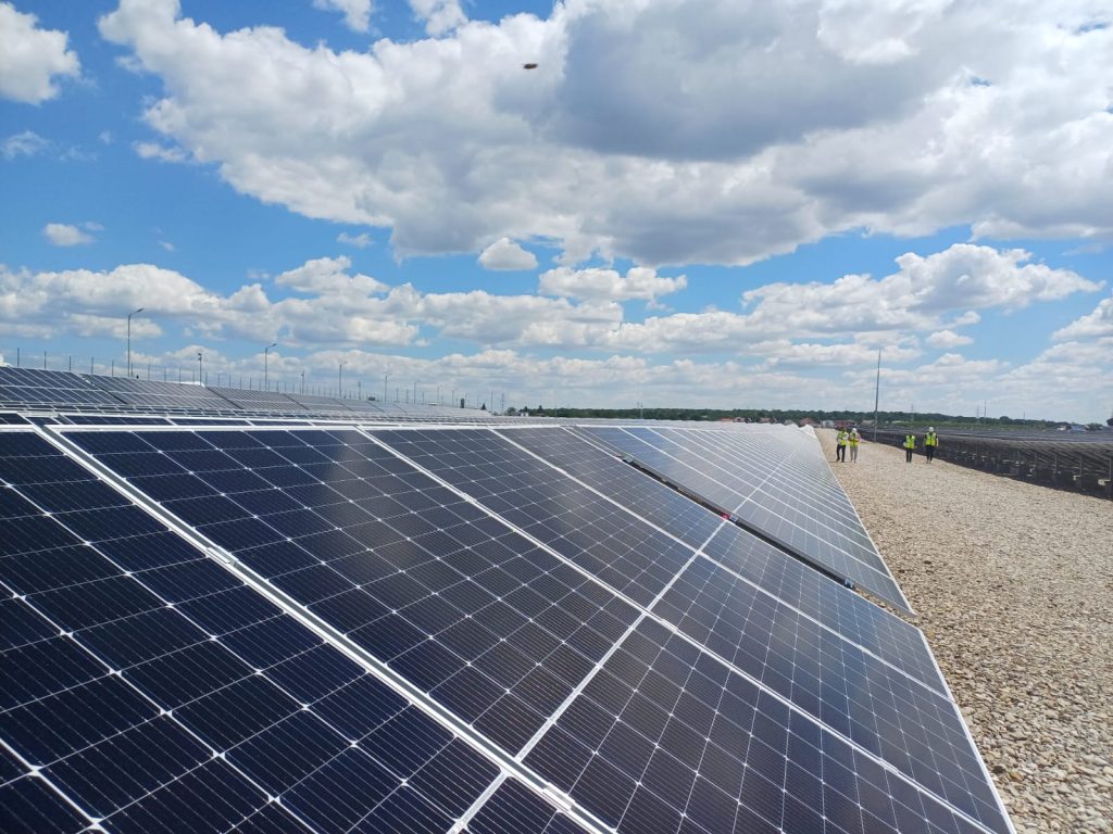 Băieții „deștepți” din energie, la vânzare pe OLX: Parcuri solare cu avize, negociabil