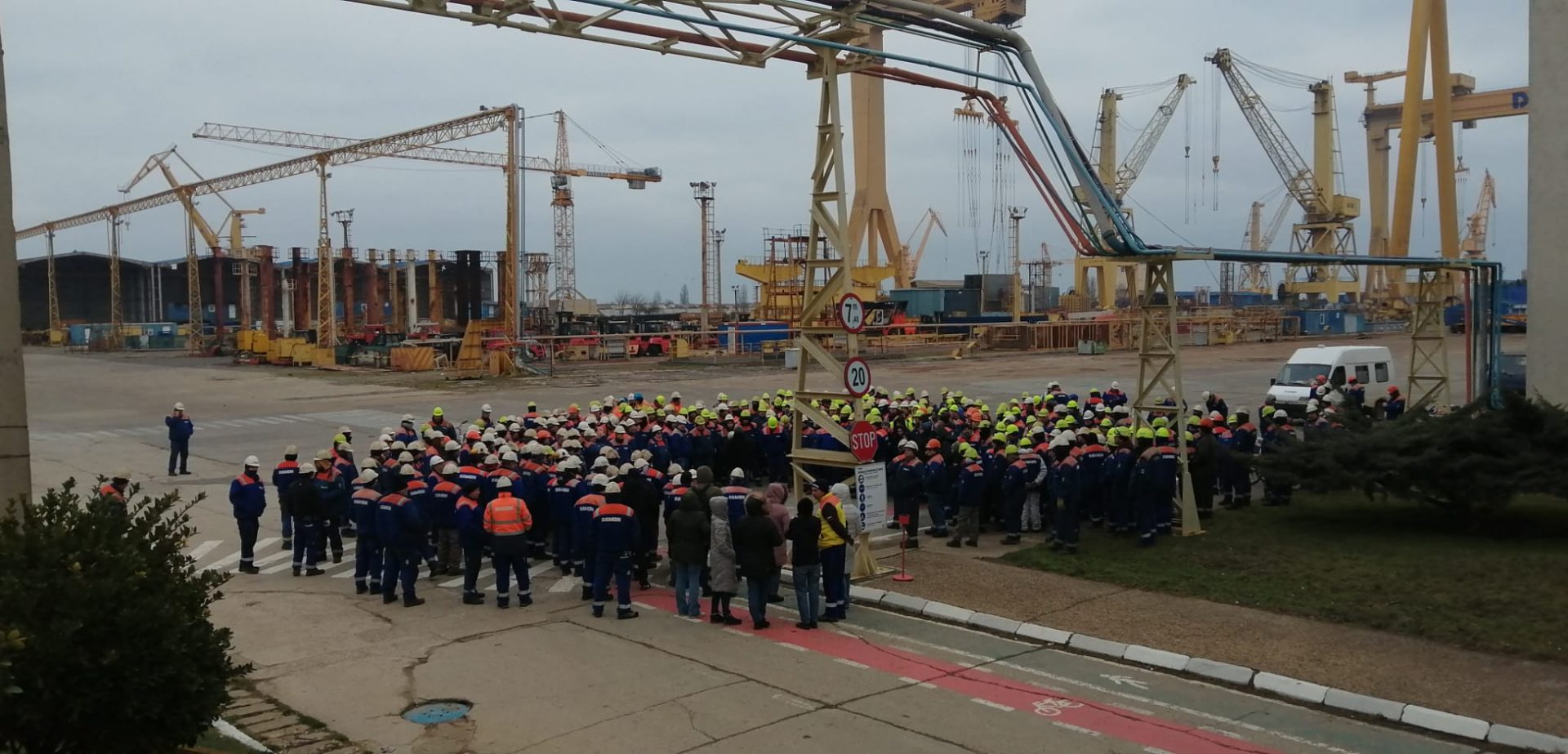 Circa 4.700 de angajați de la Liberty Galați, Damen Shipyards Mangalia și Romaero București vor primi salariile restante pentru ultimele trei luni, înainte de sărbătorile pascale, a transmis miercuri Ministerul Muncii