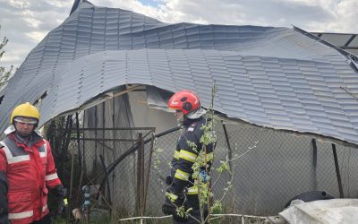 Furtuni devastatoare în România: UN mort, zeci de răniți și peste 35.000 fără electricitate