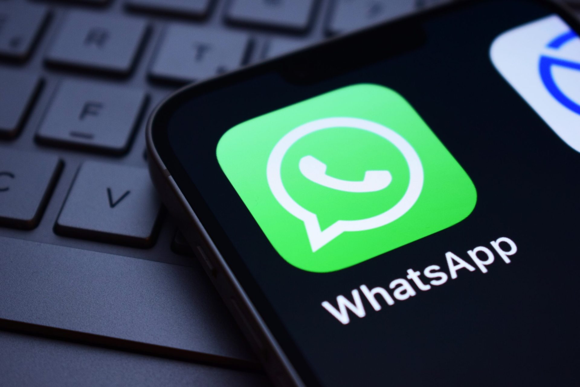 WhatsApp schimbă jocul: Ce nouțăți îi așteaptă pe utilizatori?