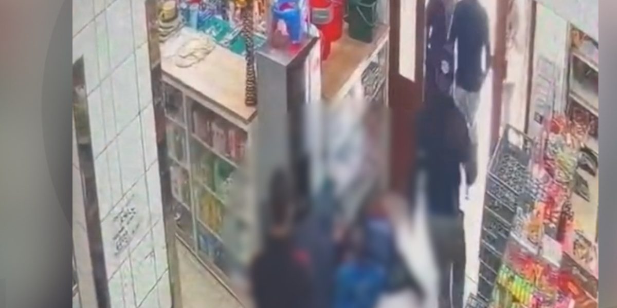 Adolescent, scandalagiu într-un magazin din Săcele: Bărbat, bătut și ajuns la spital