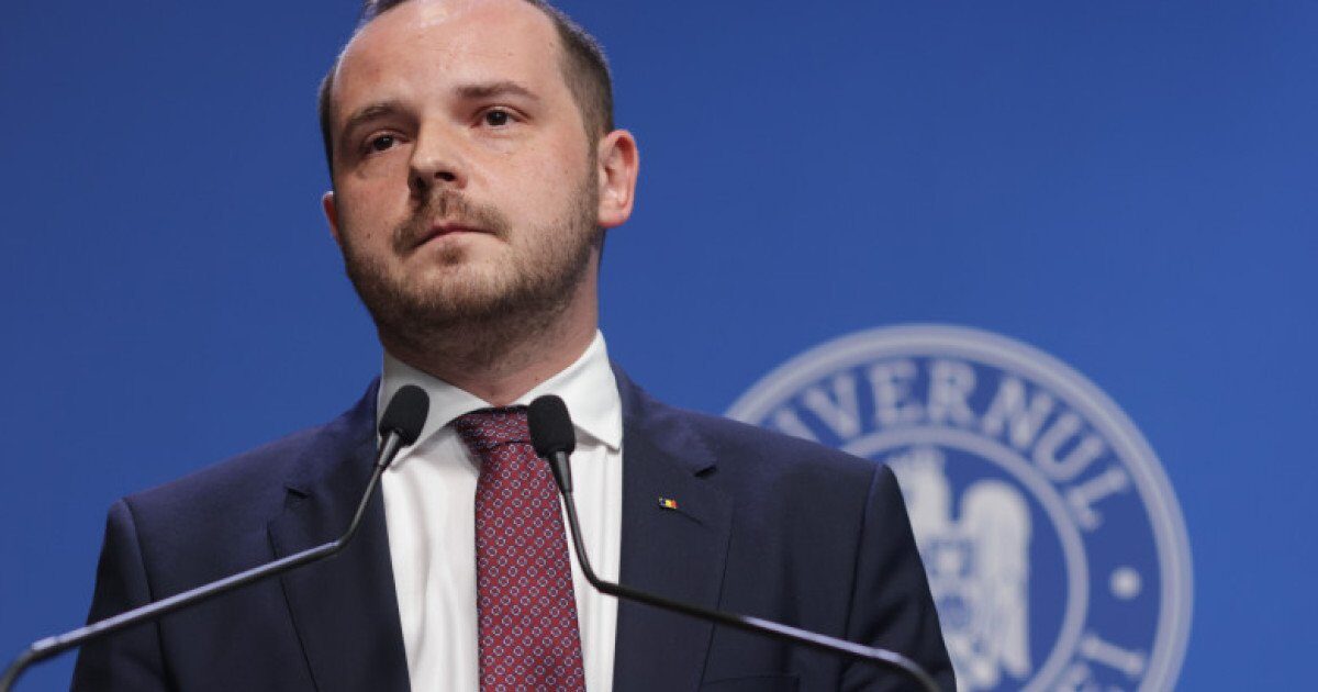 Ministrul Sănătăţii, Alexandru Rogobete, a anunţat recent că România va utiliza fondurile destinate plăţii pentru vaccinul anti-COVID de la Pfizer pentru achiziţia de medicamente alternative, în condiţiile în care bugetul Ministerului Sănătăţii nu permite alocarea acestor sume