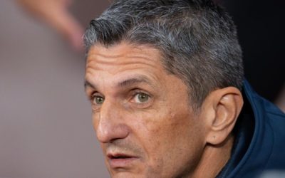 Răzvan Lucescu a revenit în România duminică seară, după meciul echipei PAOK din Grecia, pentru a fi alături de tatăl său, Mircea Lucescu, aflat în stare critică Răzvan Lucescu s-a întors acasă după partida echipei sale din Grecia, PAOK, pentru a sta alături de tatăl său, Mircea Lucescu