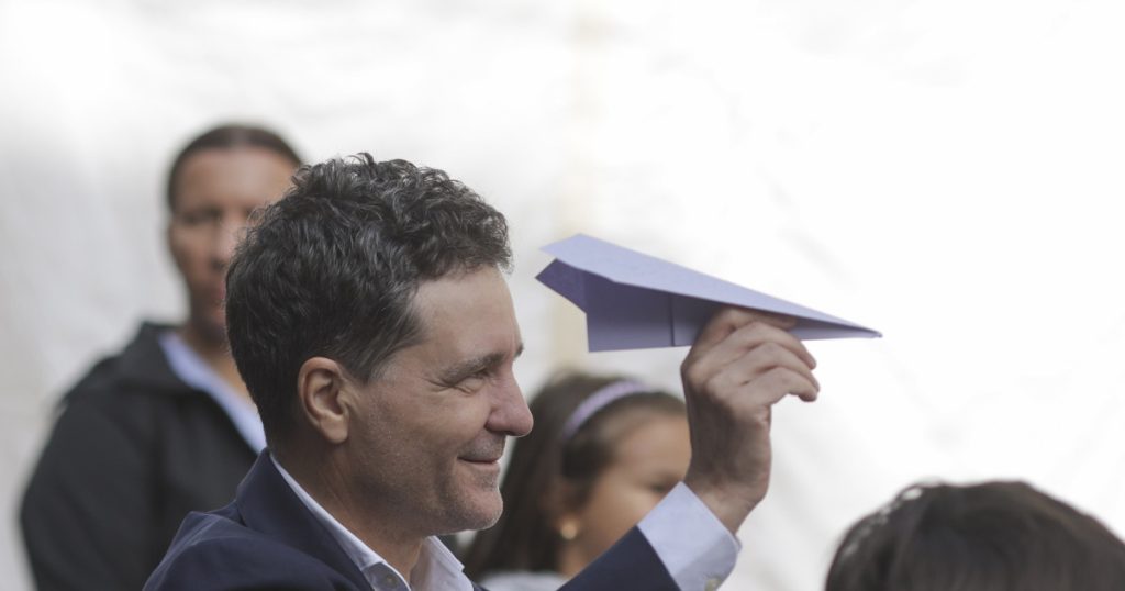 Cum își protejează Nicușor Dan copiii de ecrane: Detalii despre reguli și mutarea în noua locuință