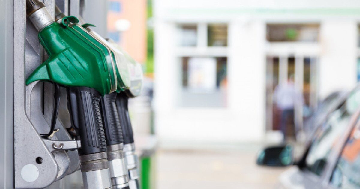 Prețurile carburanților continuă să scadă în România, oferind o ușurare pentru șoferi după o perioadă de fluctuații