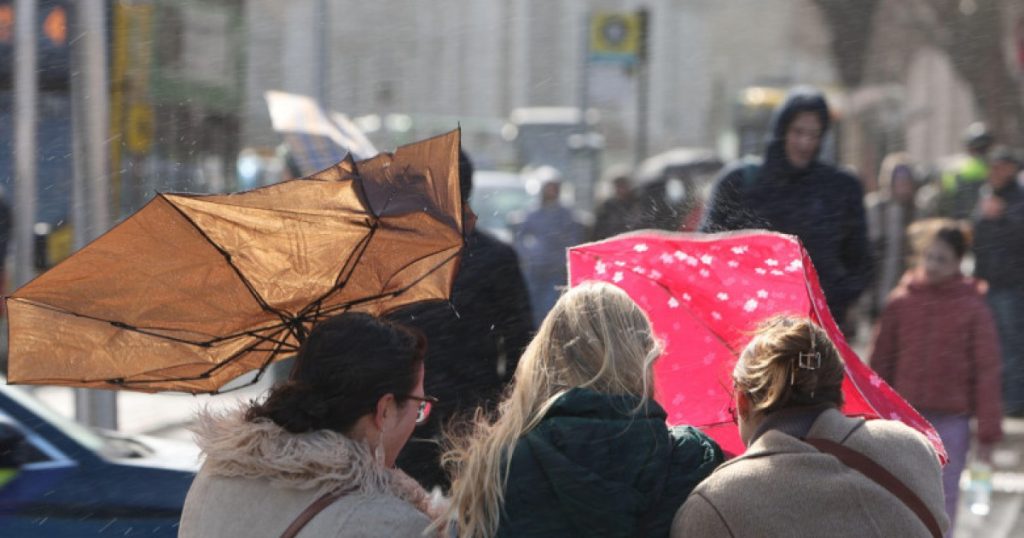 Alertă meteo: Ploi torențiale, vijelii și vânt puternic lovesc România, azi!
