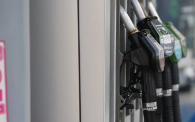 Inspectorii Agenției Naționale de Administrare Fiscală (ANAF) au aplicat 13 amenzi și au confiscat bani și bunuri în valoare de 122.000 de lei, în urma unor controale efectuate în ultimele două săptămâni la 46 de companii din domeniul carburanților