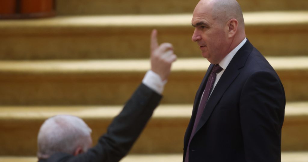 Opoziția promite ”jos Guvernul”, dar se ceartă pe moțiune. PACE strânge semnături, AUR ezită