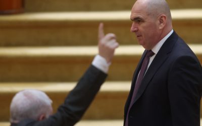 Opoziția promite ”jos Guvernul”, dar se ceartă pe moțiune. PACE strânge semnături, AUR ezită