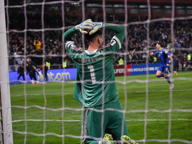 Scandal în Italia înainte de finala dintre Italia și Bosnia: jucătorii s-au aflat în centrul atenției pentru un comportament neașteptat O furtună a izbucnit chiar înainte de meciul care va decide câștigătoarea finalei europene, după ce s-a aflat că jucătorii naționalei Italiei au avut un comportament extrem de controversat în seara dinaintea confruntării decisive cu Bosnia